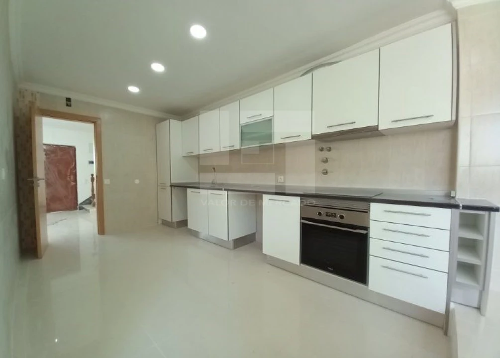 Moradia T3 para Venda em Carcavelos e Parede Foto 4