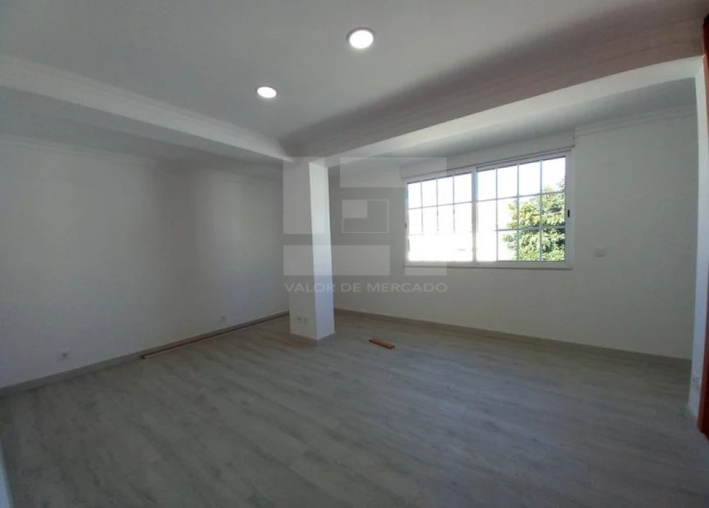 Moradia T3 para Venda em Carcavelos e Parede Foto 16