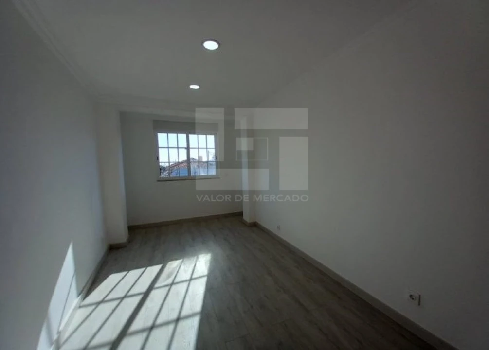 Moradia T3 para Venda em Carcavelos e Parede Foto 25