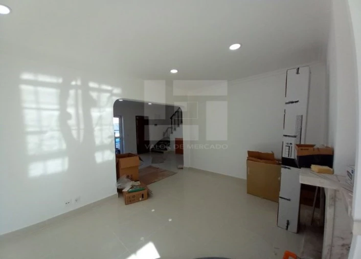 Moradia T3 para Venda em Carcavelos e Parede Foto 9