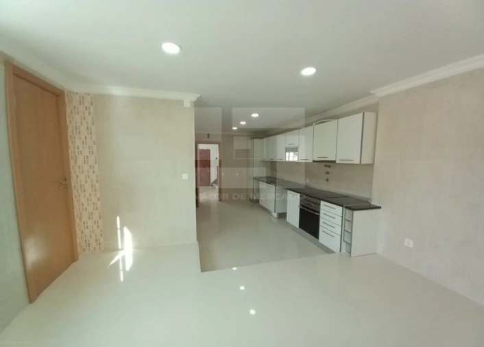 Moradia T3 para Venda em Carcavelos e Parede Foto 5