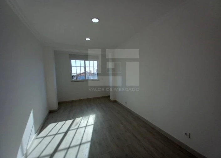 Moradia T3 para Venda em Carcavelos e Parede Foto 25