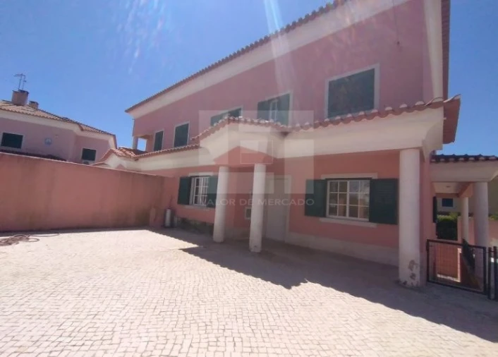 Moradia T5 para Venda em Rio de Mouro Foto 5