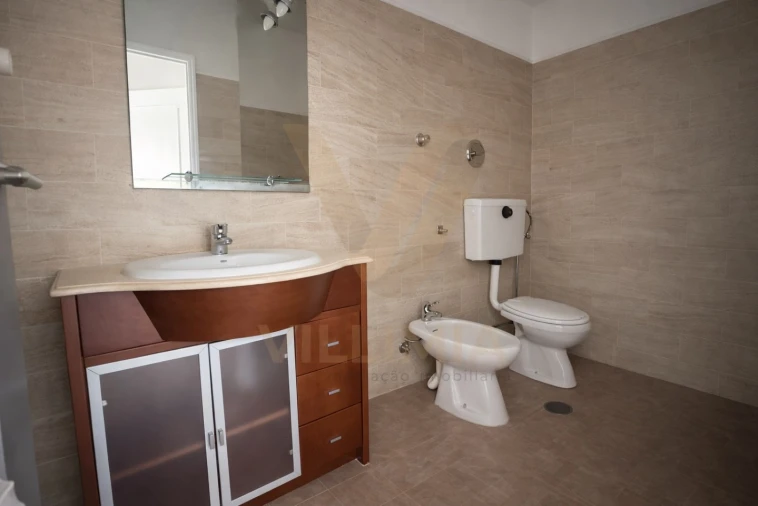 Apartamento T1 para Venda em Chafe Foto 15