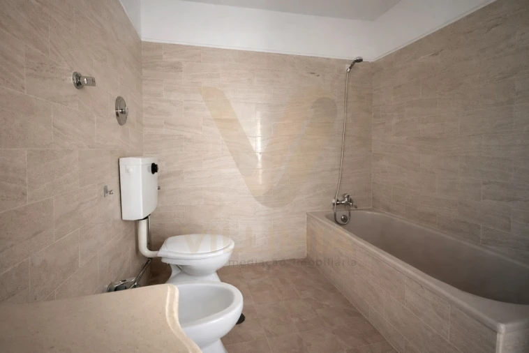 Apartamento T1 para Venda em Chafe Foto 16