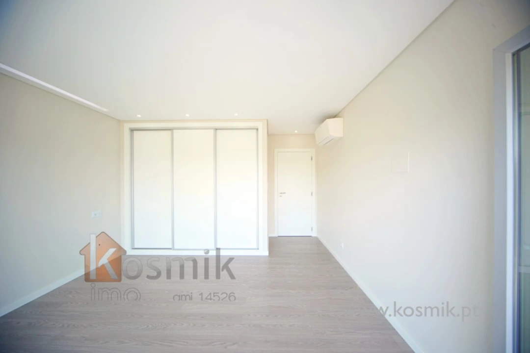 Apartamento T3 para Venda em Póvoa de Santo Adrião e Olival Basto Foto 7