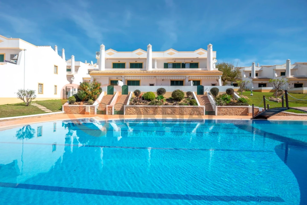 Moradia T2 para Venda em Albufeira e Olhos de Água Foto 1