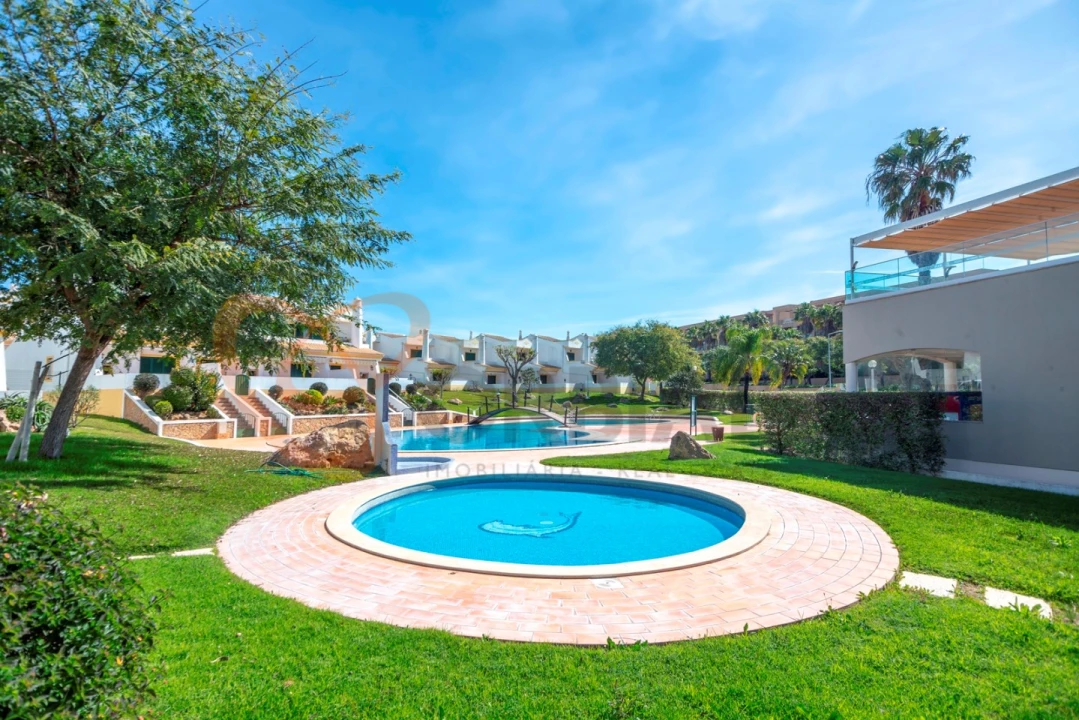 Moradia T2 para Venda em Albufeira e Olhos de Água Foto 2