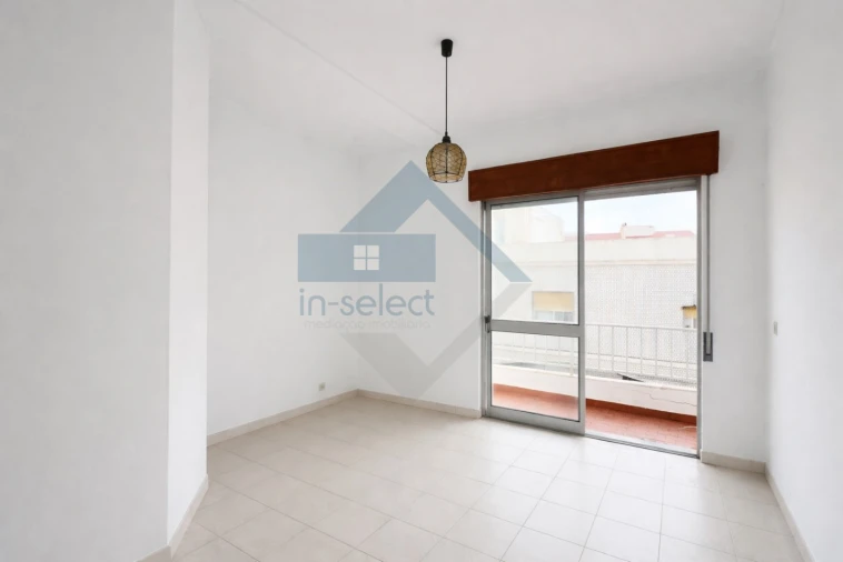 Apartamento T3 para Venda em Quarteira Foto 4