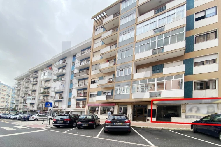 Loja para Arrendamento em Massamá e Monte Abraão