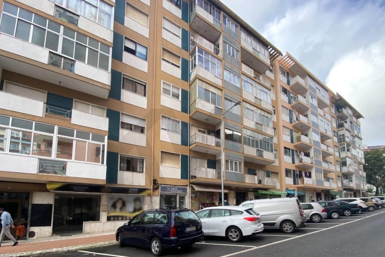 Loja para Arrendamento em Massamá e Monte Abraão Foto 10