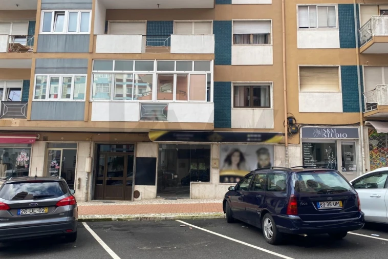 Loja para Arrendamento em Massamá e Monte Abraão Foto 12