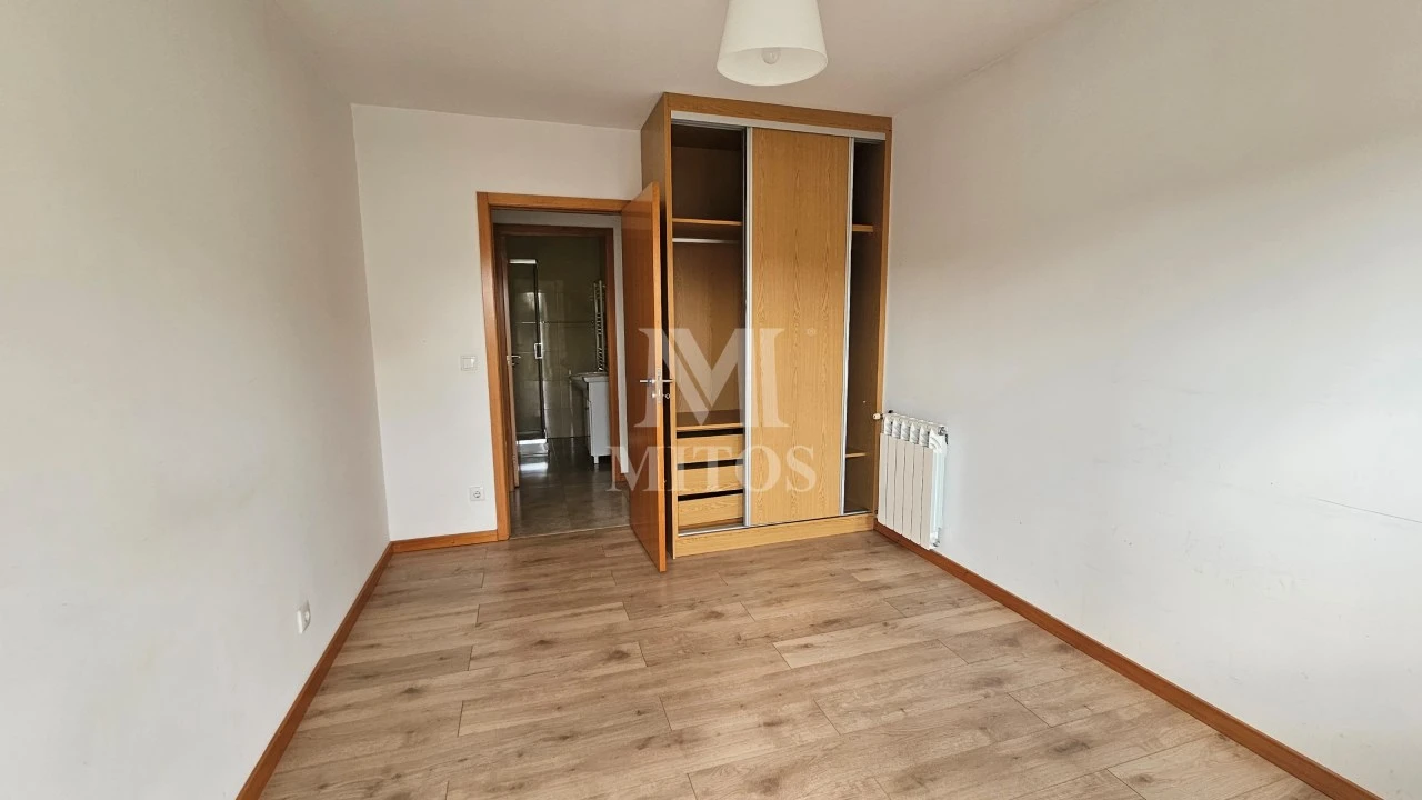 Apartamento T1 para Arrendamento em Santa Maria Maior e Monserrate e Meadela Foto 4