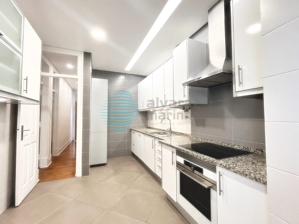 Apartamento T2 para Arrendamento em Campo de Ourique Foto 8