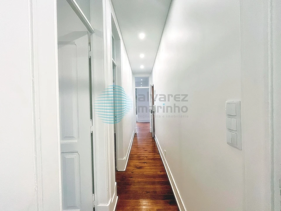 Apartamento T2 para Arrendamento em Campo de Ourique Foto 5