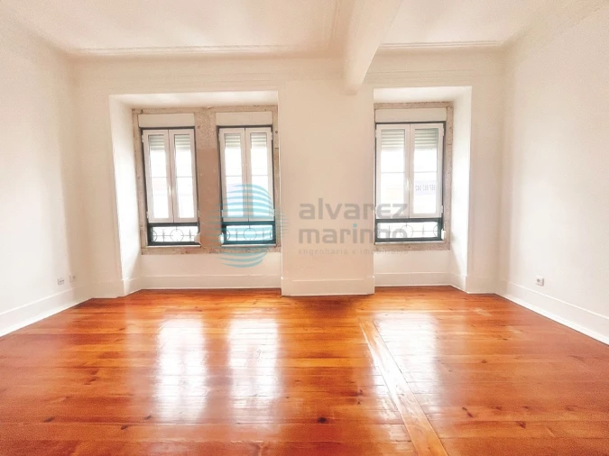 Apartamento T2 para Arrendamento em Campo de Ourique Foto 2