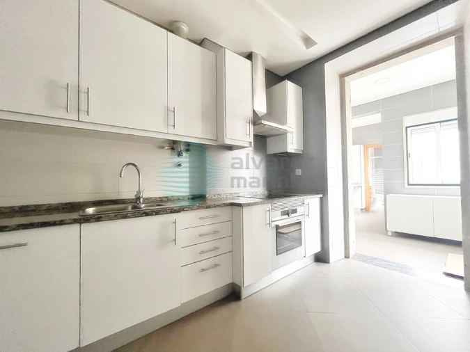 Apartamento T2 para Arrendamento em Campo de Ourique Foto 11