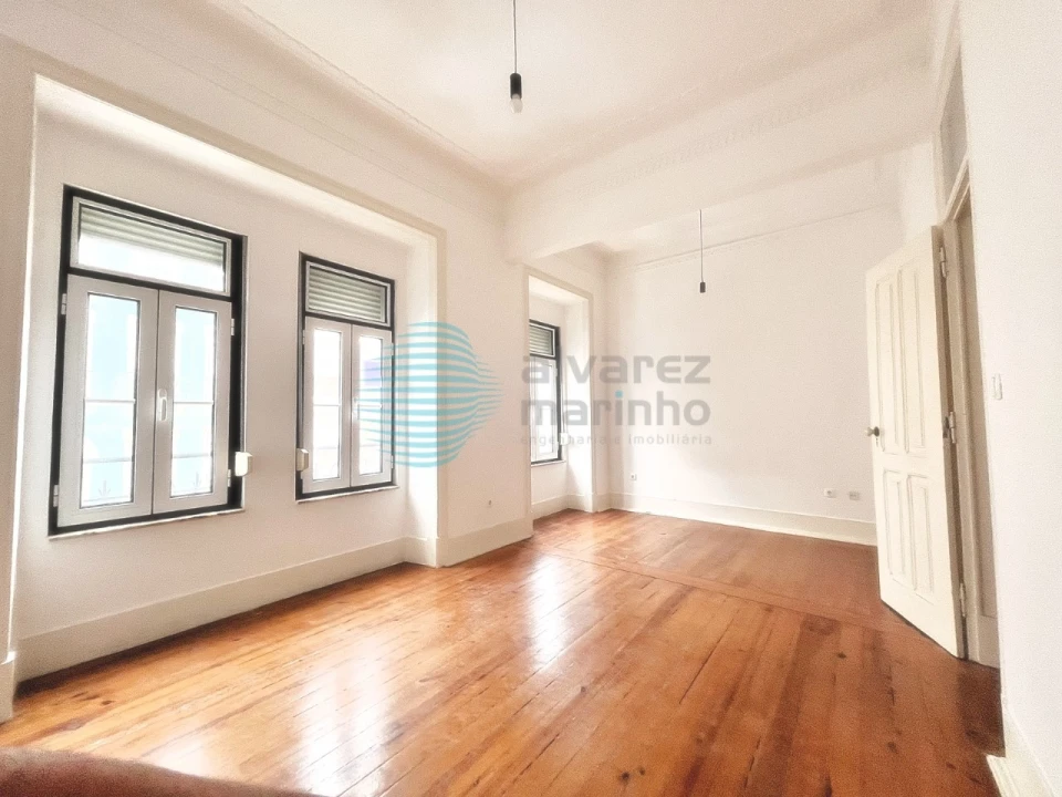 Apartamento T2 para Arrendamento em Campo de Ourique Foto 2