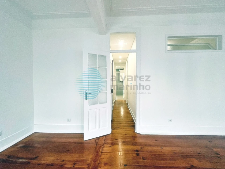 Apartamento T2 para Arrendamento em Campo de Ourique Foto 5