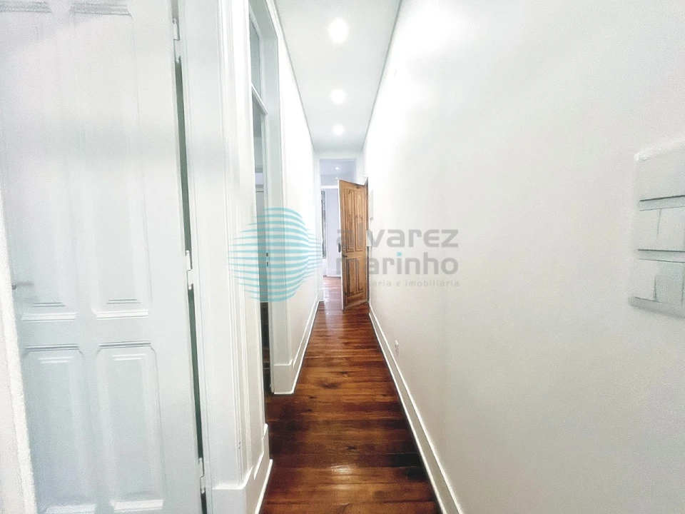 Apartamento T2 para Arrendamento em Campo de Ourique Foto 6