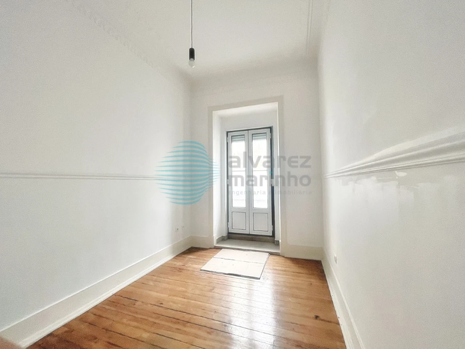 Apartamento T2 para Arrendamento em Campo de Ourique Foto 8