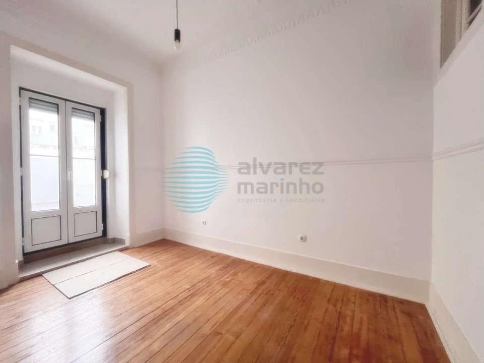 Apartamento T2 para Arrendamento em Campo de Ourique Foto 9