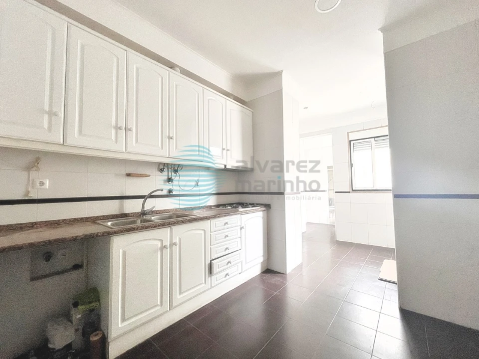 Apartamento T2 para Arrendamento em Campo de Ourique Foto 10