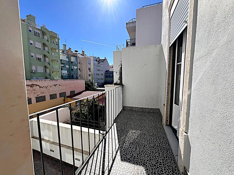 Apartamento T2 para Arrendamento em Campo de Ourique Foto 14