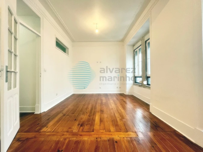 Apartamento T2 para Arrendamento em Campo de Ourique Foto 3