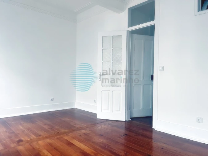 Apartamento T2 para Arrendamento em Campo de Ourique Foto 4