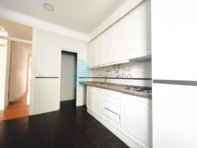 Apartamento T2 para Arrendamento em Campo de Ourique Foto 11