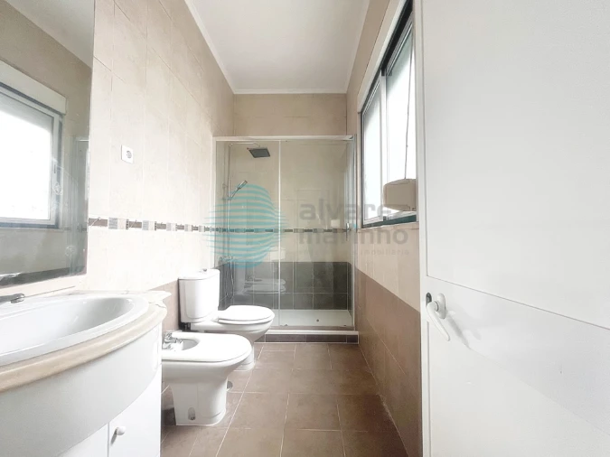 Apartamento T2 para Arrendamento em Campo de Ourique Foto 13