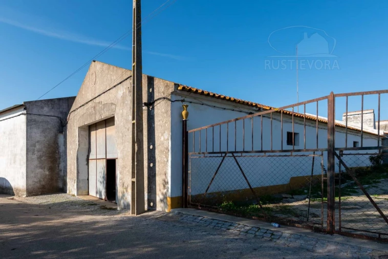 Armazém para Arrendamento em São Manços e São Vicente do Pigeiro