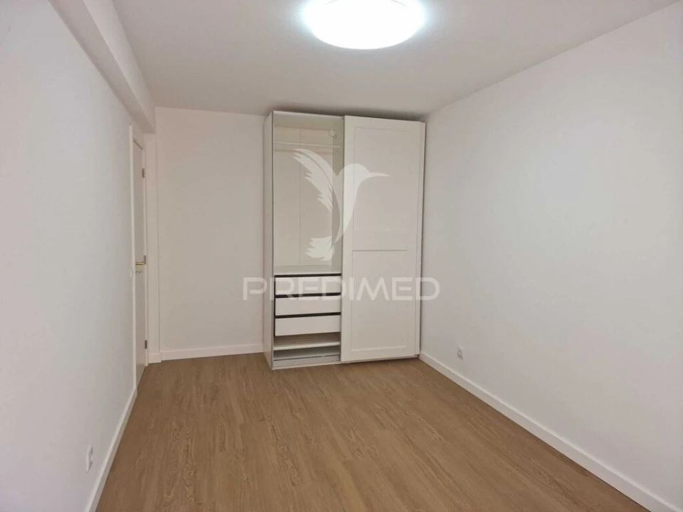 Apartamento T2 para Venda em Faro (Sé e São Pedro) Foto 4