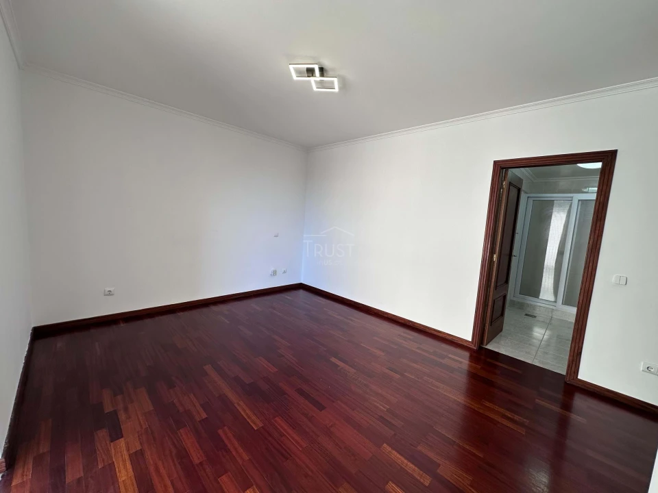 Apartamento T3 para Venda em Caniço Foto 8