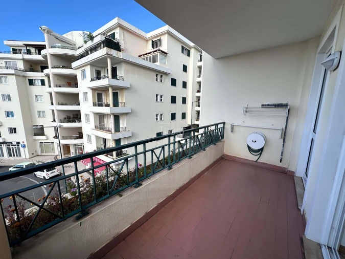 Apartamento T3 para Venda em Caniço Foto 3