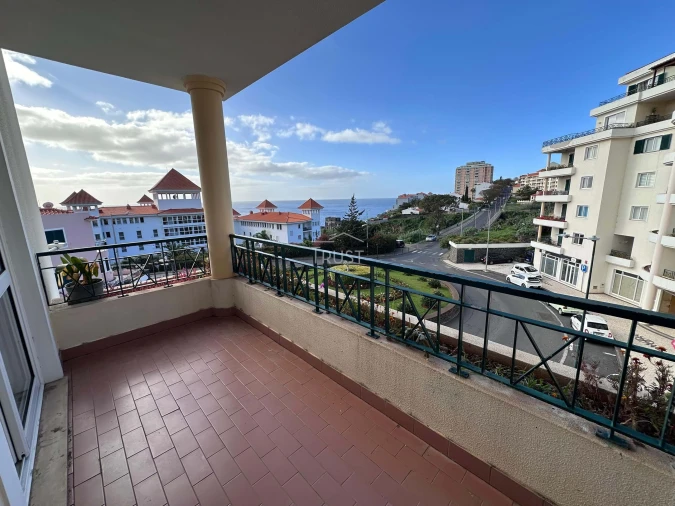 Apartamento T3 para Venda em Caniço Foto 2