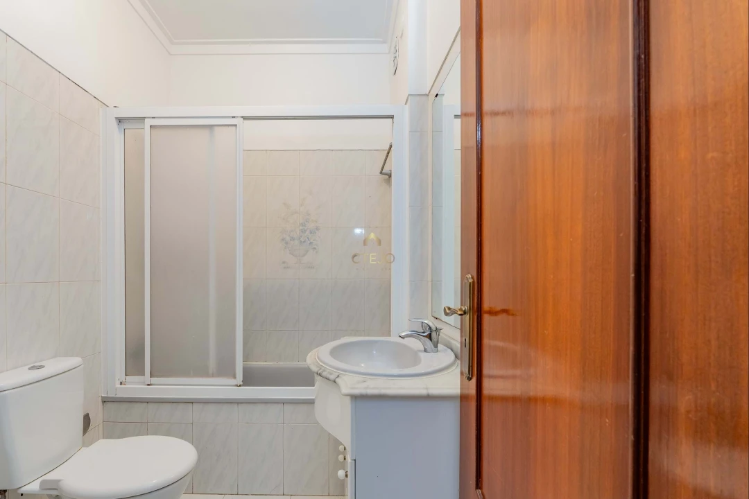 Apartamento T2 para Venda em Santa Iria de Azoia, São João da Talha e Bobadela Foto 2