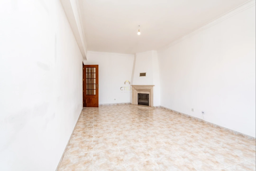 Apartamento T2 para Venda em Santa Iria de Azoia, São João da Talha e Bobadela Foto 6