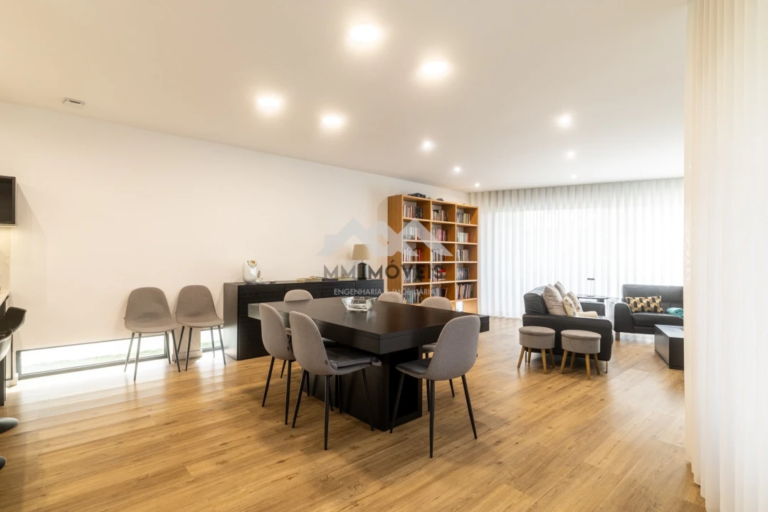 Moradia T4 para Venda em Milheiros Foto 39