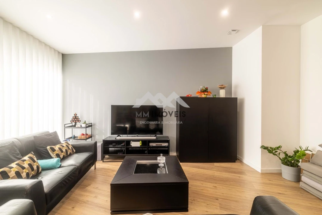 Moradia T4 para Venda em Milheiros Foto 43