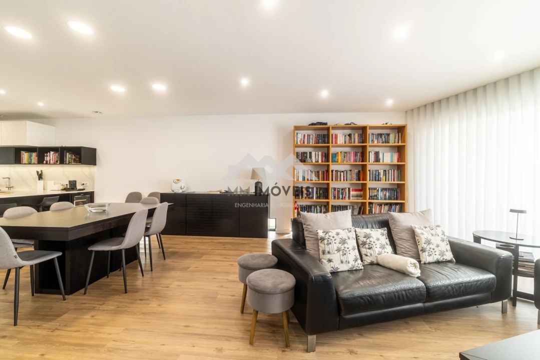 Moradia T4 para Venda em Milheiros Foto 5