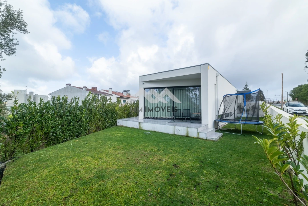 Moradia T4 para Venda em Milheiros Foto 44