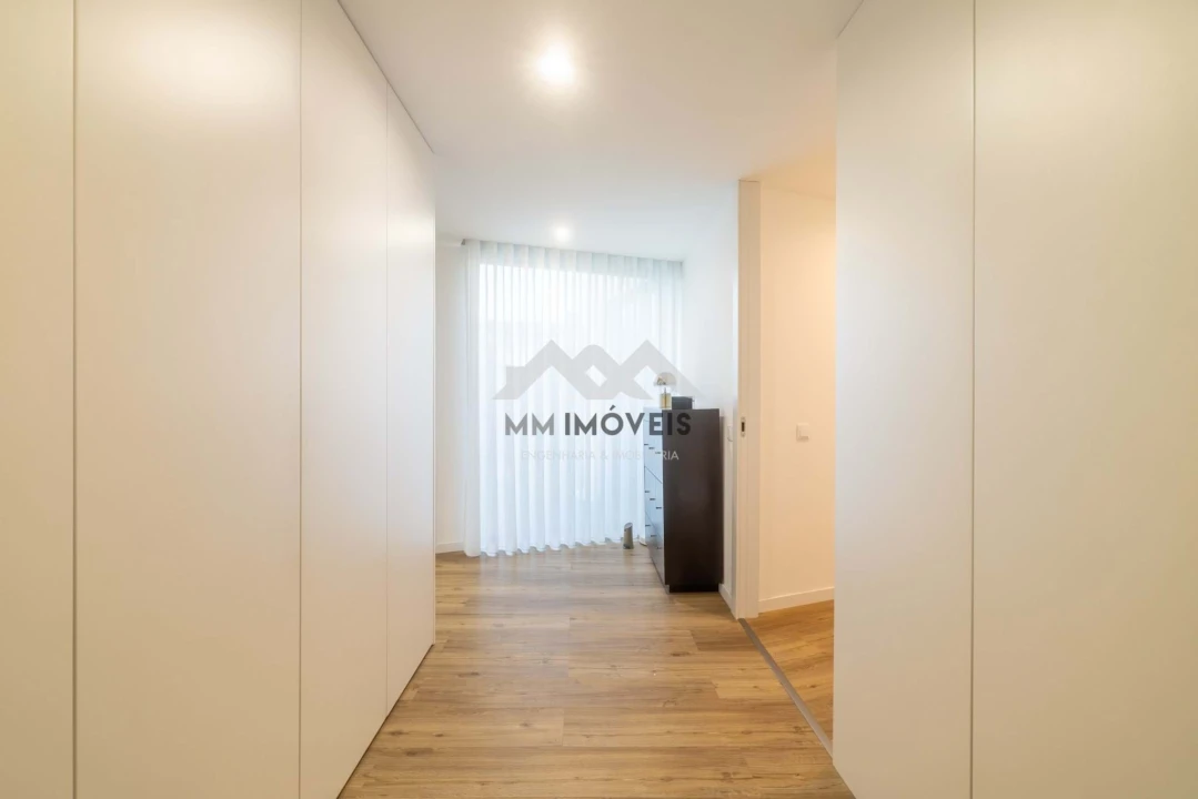 Moradia T4 para Venda em Milheiros Foto 24