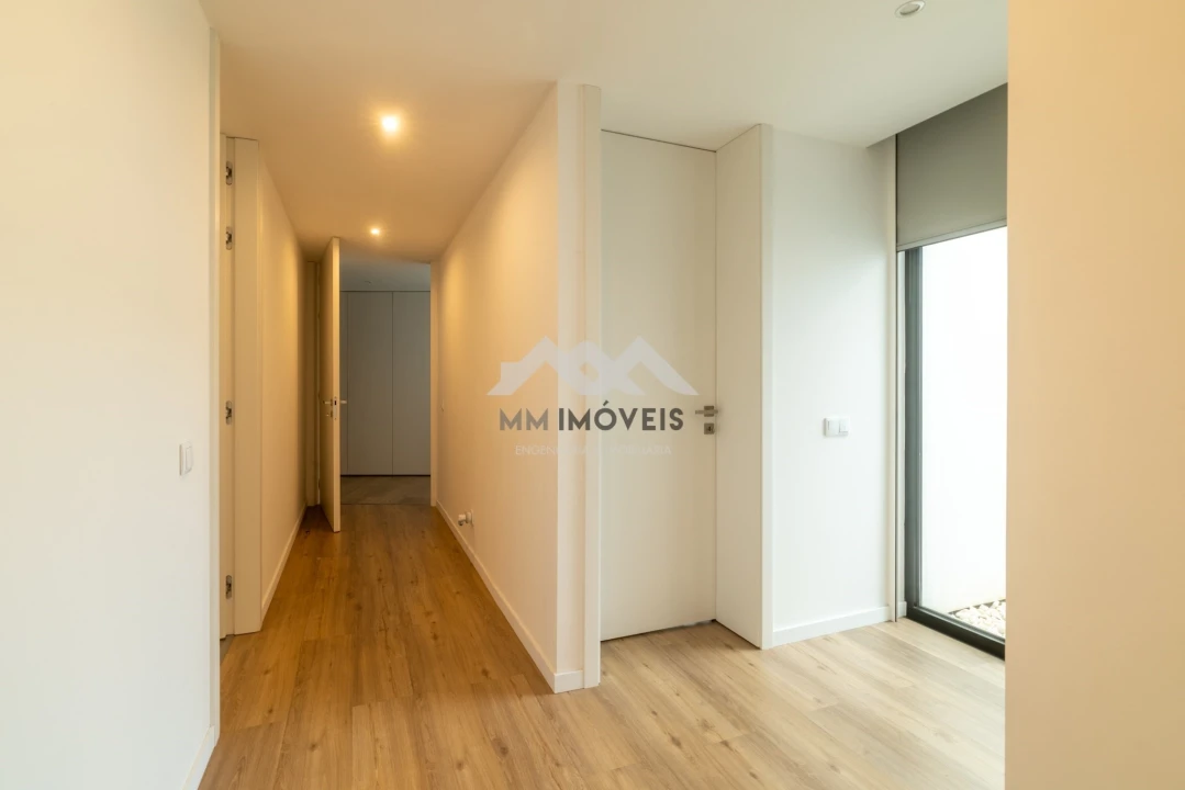 Moradia T4 para Venda em Milheiros Foto 23