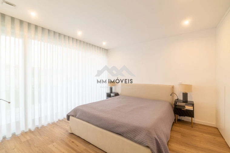 Moradia T4 para Venda em Milheiros Foto 17