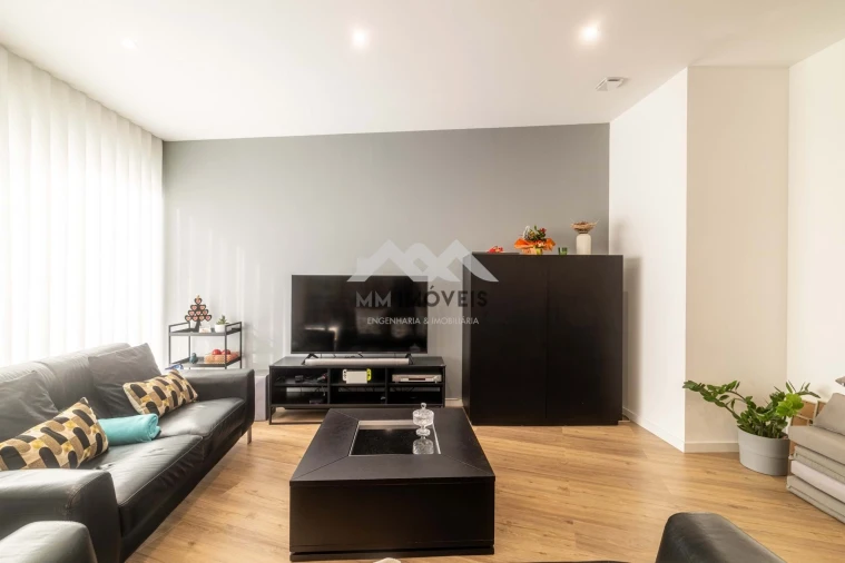 Moradia T4 para Venda em Milheiros Foto 43