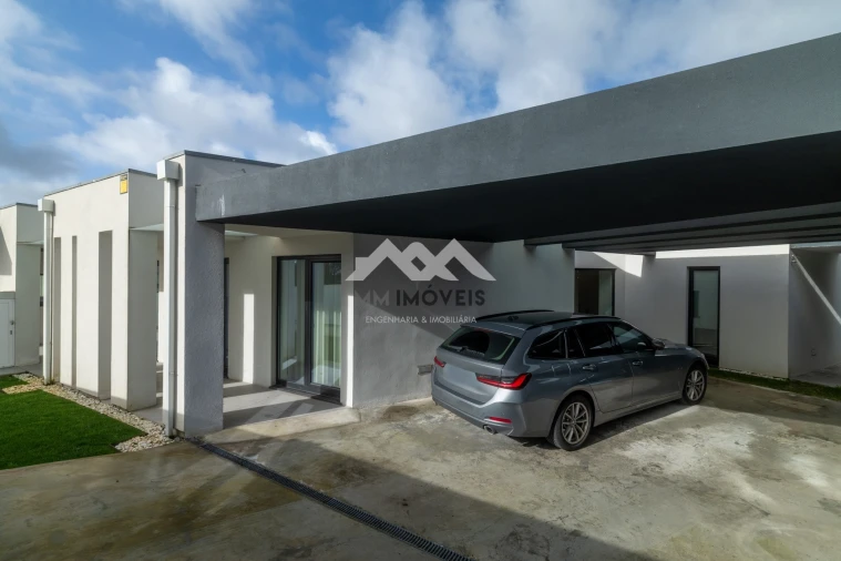 Moradia T4 para Venda em Milheiros Foto 46