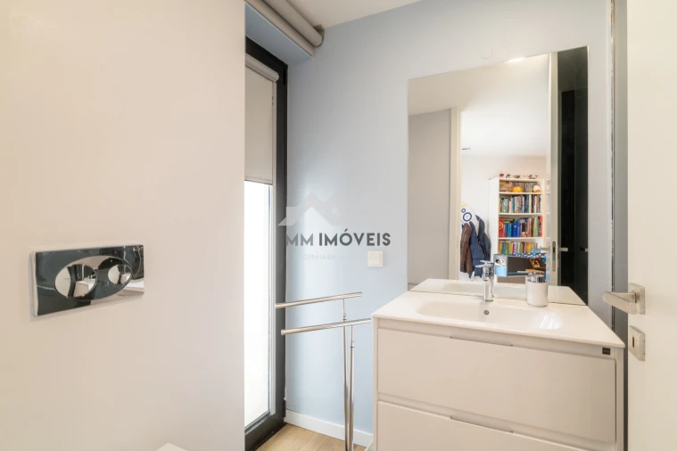 Moradia T4 para Venda em Milheiros Foto 37