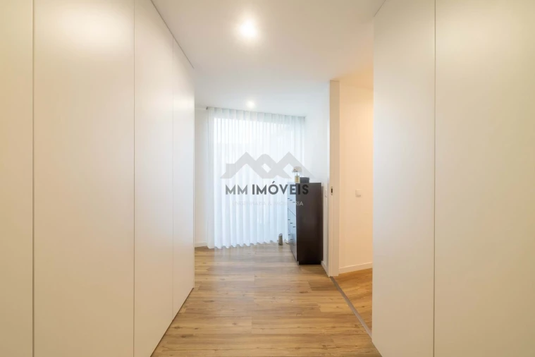 Moradia T4 para Venda em Milheiros Foto 24